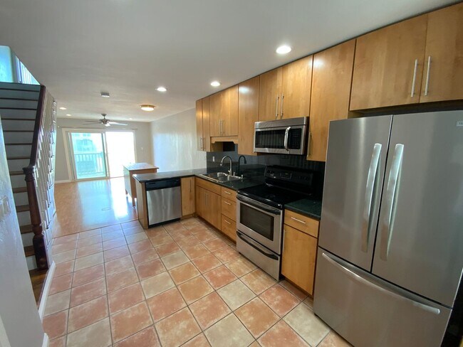 Foto del edificio - Long-Term Unfurnished Rental – Available N...