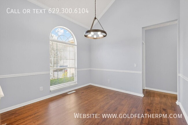 Building Photo - 905 Split Oak Dr