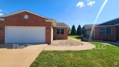 Building Photo - 1406 School House Ln