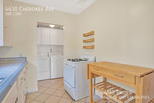 Building Photo - Cute cottage in Normal Heights available NOW!