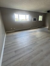 Building Photo - 4 Bryant Ln