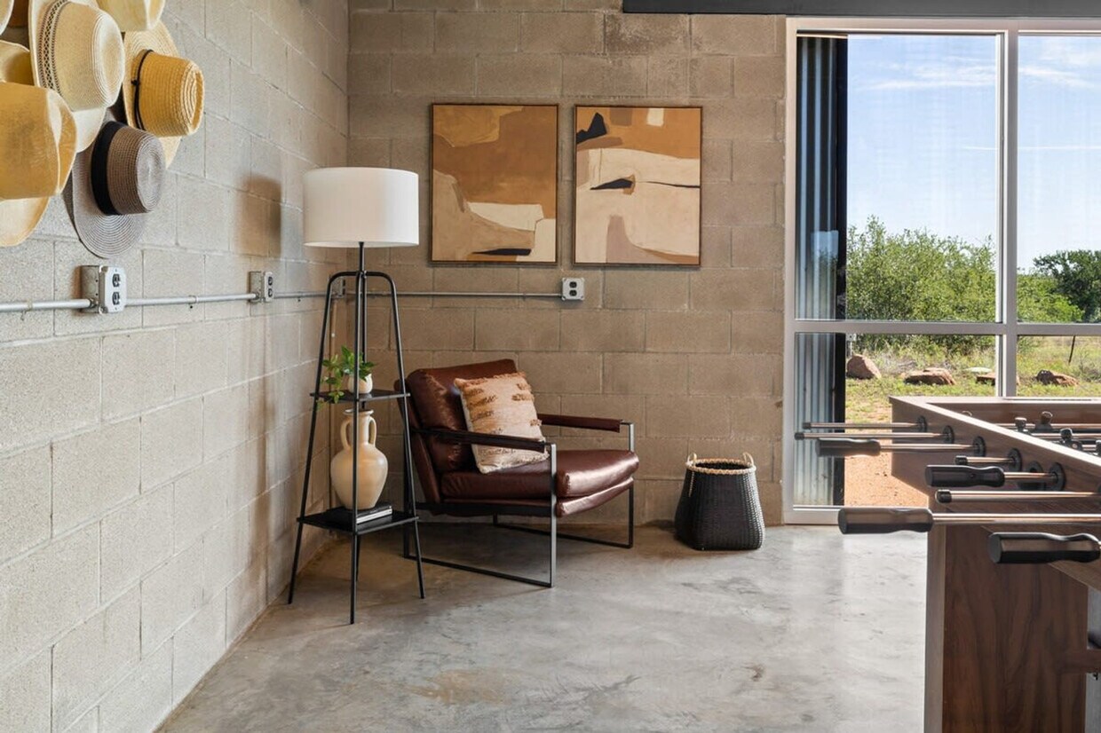 Foto principal - 108-108 Exit Strategy Ln