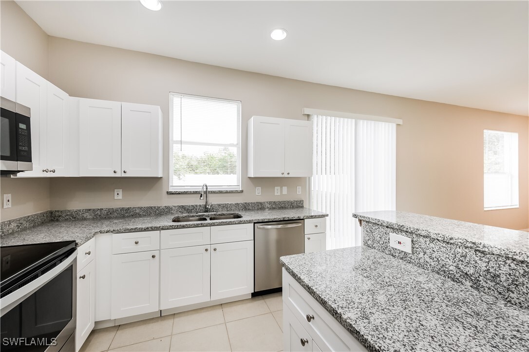 Foto principal - 723 Bedford Dr