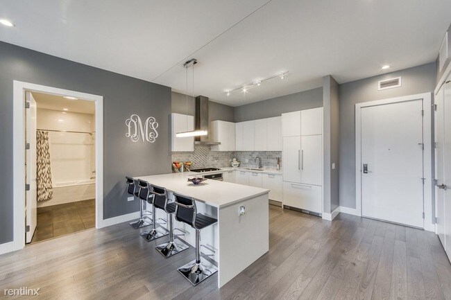 Foto del edificio - 367 W Locust St