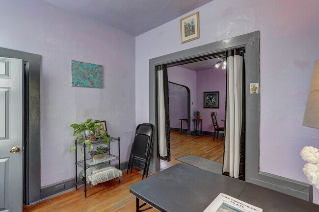 Building Photo - 1724 W 40th Ave