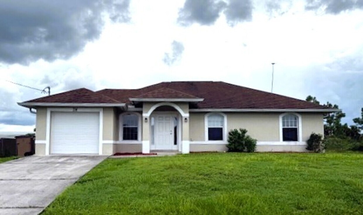 Foto principal - Spacious 3 Bed / 2 Bath Home in the Heart ...