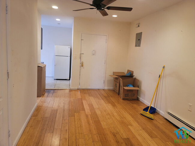 Building Photo - 1114 Metcalf Ave