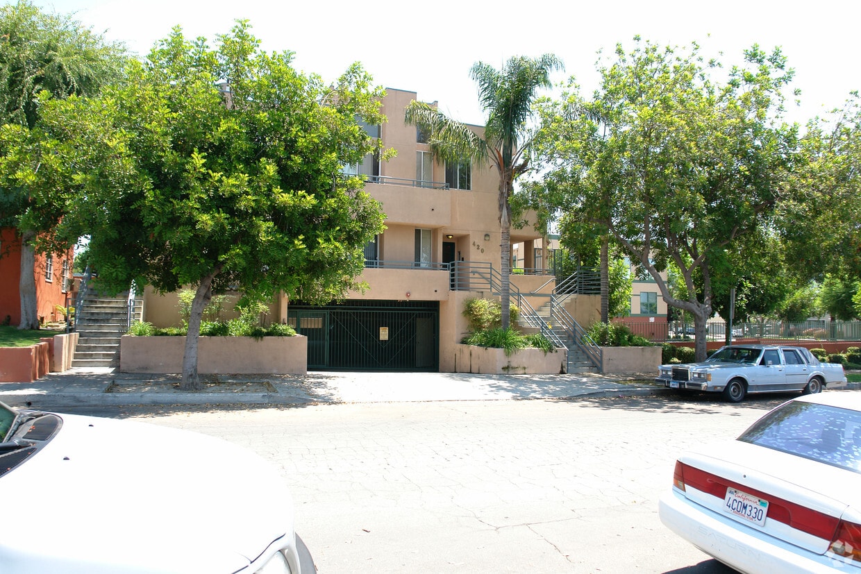 420 W Elmwood Ave, Burbank, CA 91506 Apartments in Burbank, CA