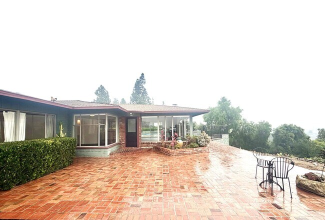 Building Photo - Stunning 3 Bedroom, 2 Baths San Dimas Home with Pool, Spa & Panoramic Hilltop Views