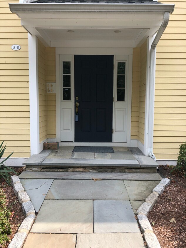 Primary Photo - 6 Silvermine Ave