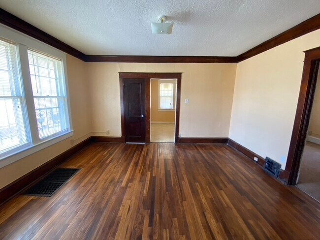 Foto del edificio - 3400 E 69th St