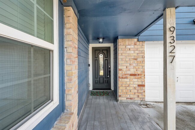 Foto del edificio - 9327 Golden Sunshine Dr