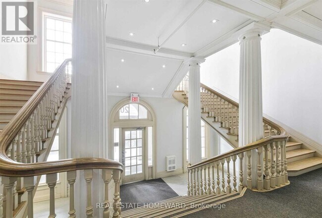 Photo du bâtiment - 201 Carlaw Ave