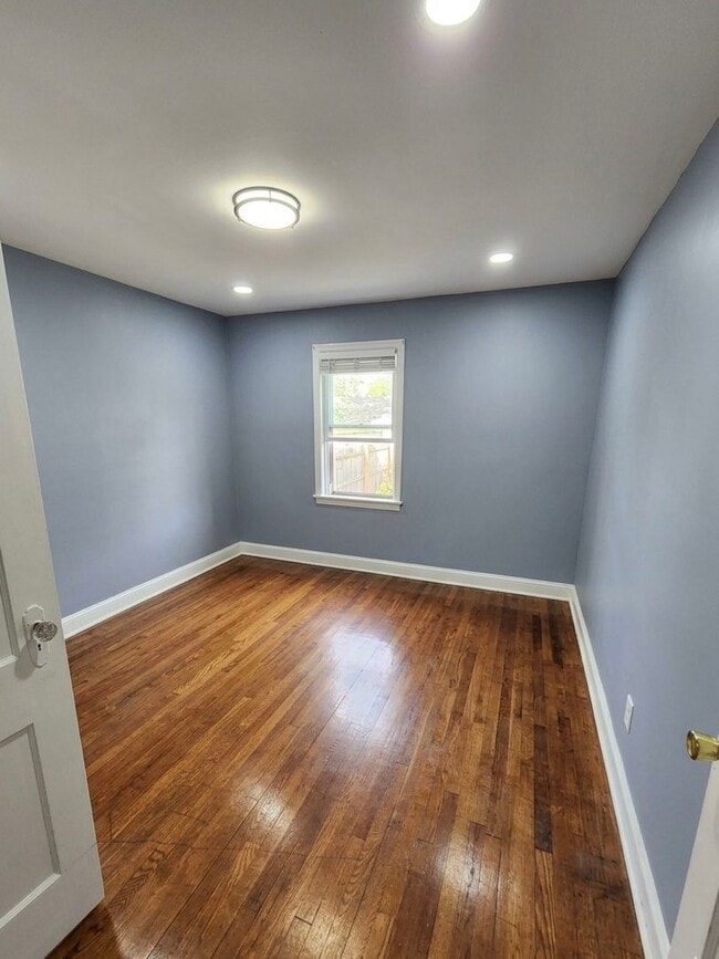Building Photo - 806 Lindegar St