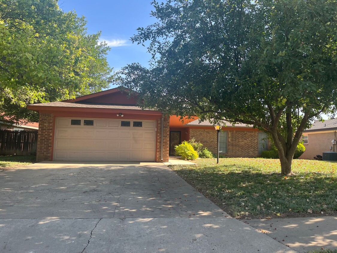 Foto principal - Located in Estacado !!!! 3/2/2