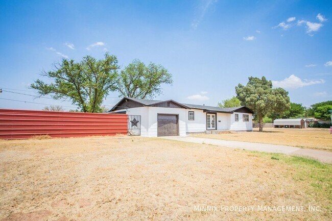 Building Photo - 502 2nd Pl