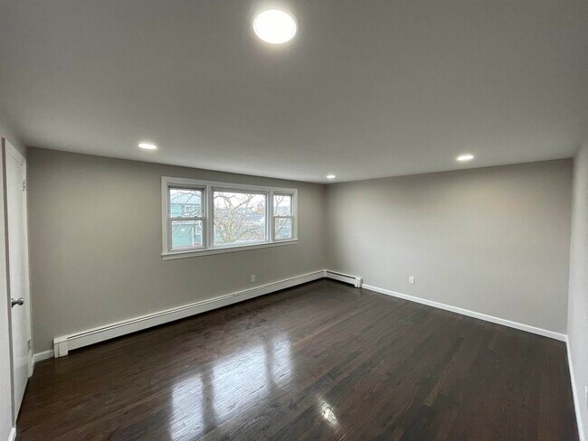 Building Photo - 414 Cator Ave