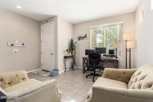Foto del edificio - 2440 E Saint Catherine Ave