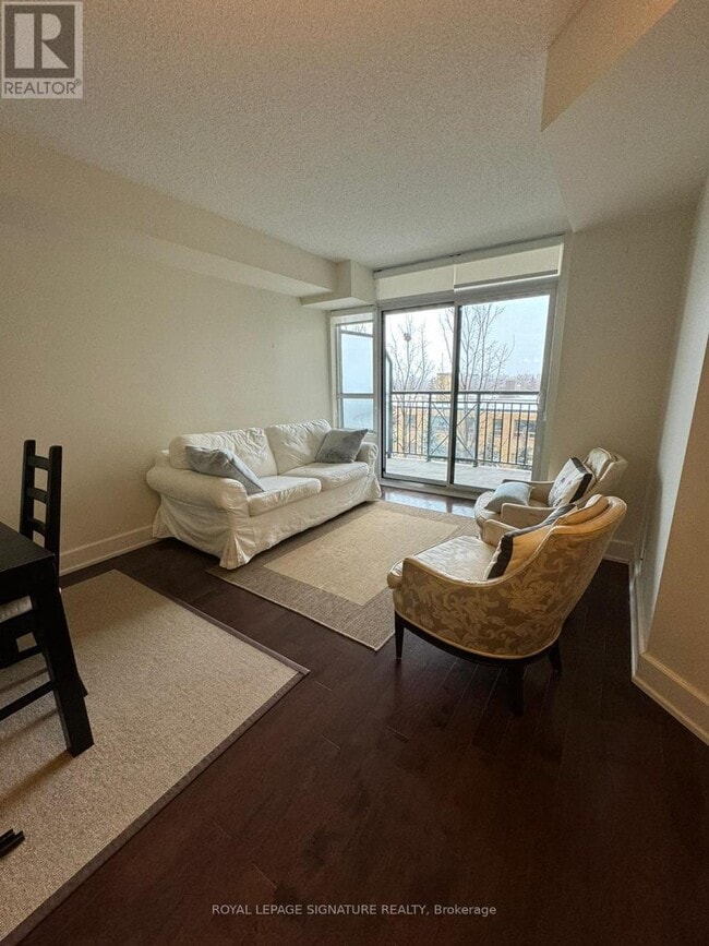 Photo du bâtiment - 676-676 Sheppard Ave E