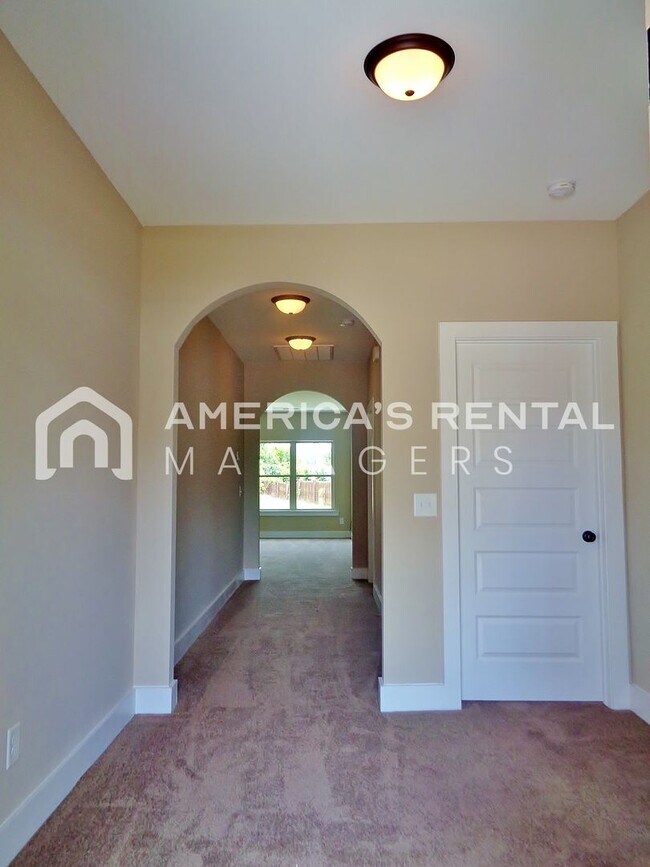 Foto del edificio - DEPOSIT PENDING!!! - Home in Tuscaloosa..... Available to View w/ 48HR notice!!!