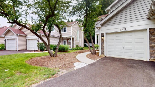 Building Photo - 1237 Cranbrook Dr