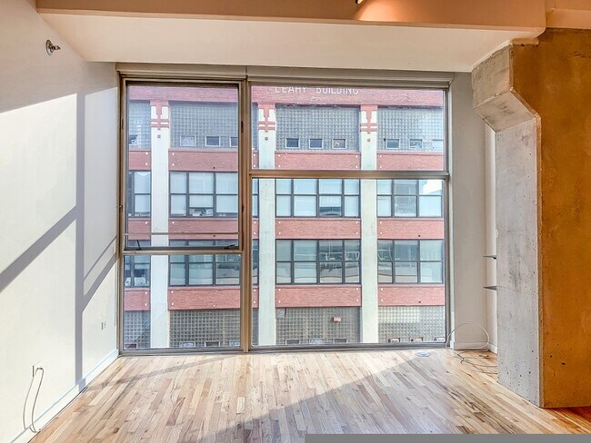 Foto del edificio - 630 N Franklin St