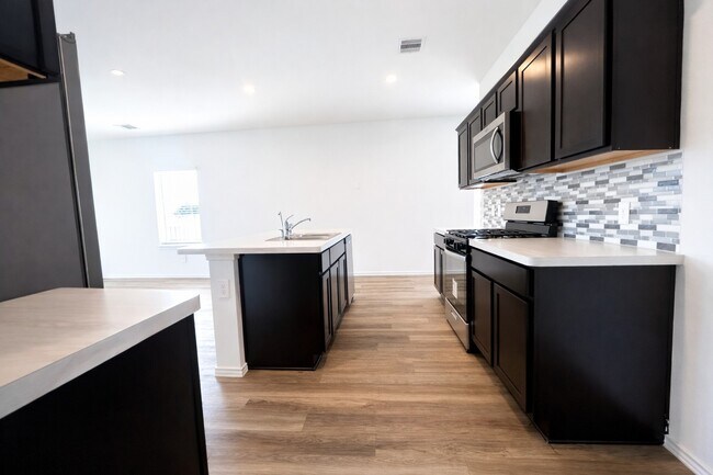 Foto del edificio - 1739 Royal Rim Dr