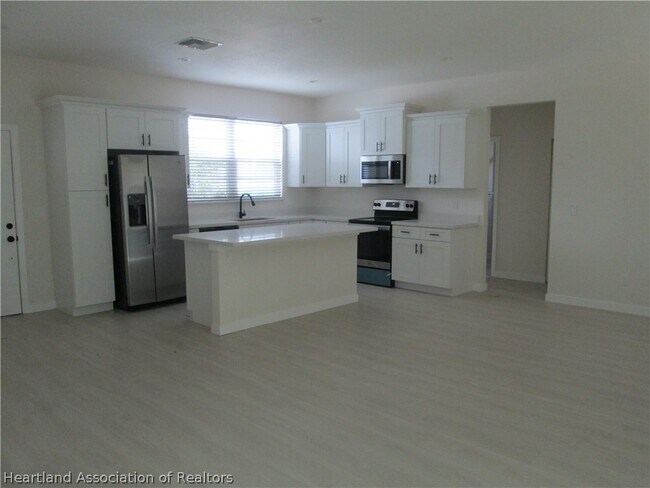 Building Photo - 878 Durmon Ave