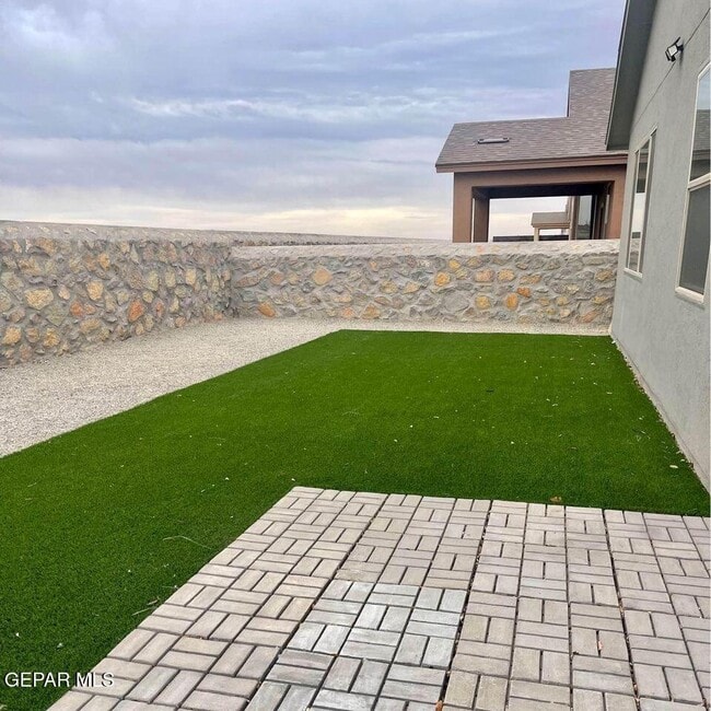 Building Photo - 4704 Marisabel Azcarate St