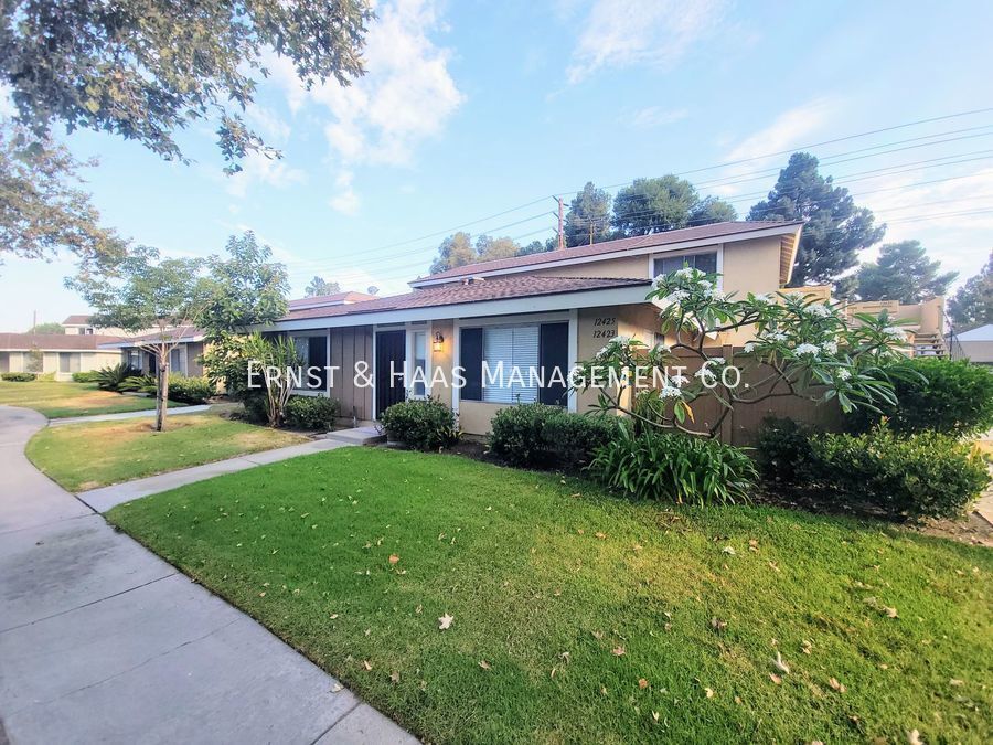 Foto principal - Lovely 2 Bedroom 1 Bath Condo in Cerritos !