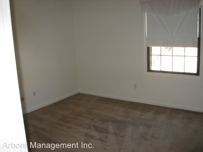 Building Photo - 1 br, 1.5 bath House - 1280 PENNSBURY BLVD.