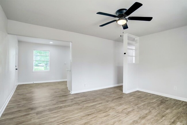 Foto del edificio - 6601 Landor St