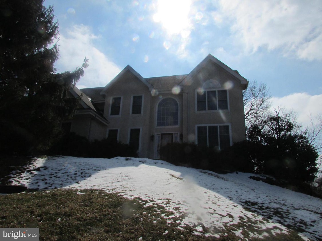 Primary Photo - 17 Wilkinson Dr