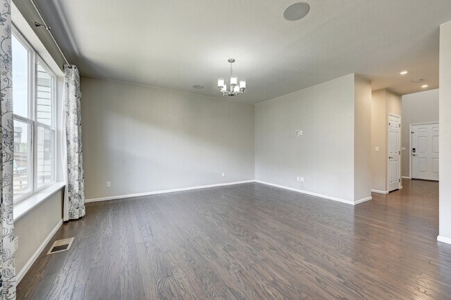 Foto del edificio - $3,325 - 3 Bed, 3 Bath Home in Centennial ...