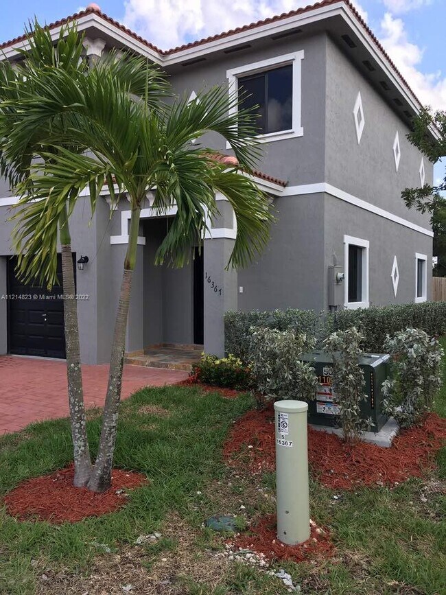 Building Photo - 16367 SW 44th Terrace