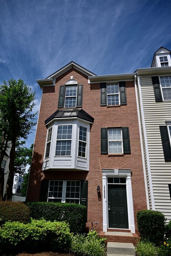 Primary Photo - Beautiful townhome in Ballantyne!!!