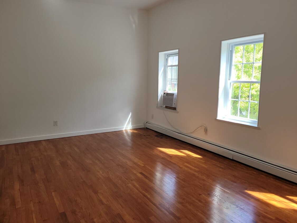 Primary Photo - 332 2nd St