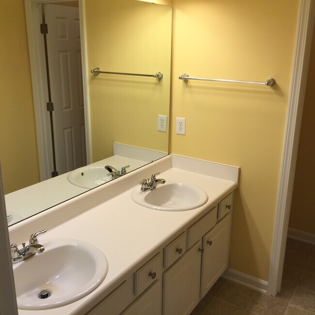 Building Photo - 4242 Camden Woods Ct