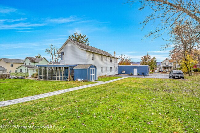 Foto del edificio - 2819 Birney Ave