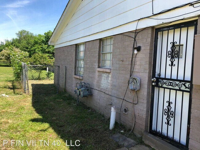 Building Photo - 2 br, 2 bath House - 4496 Wooddale Avenue