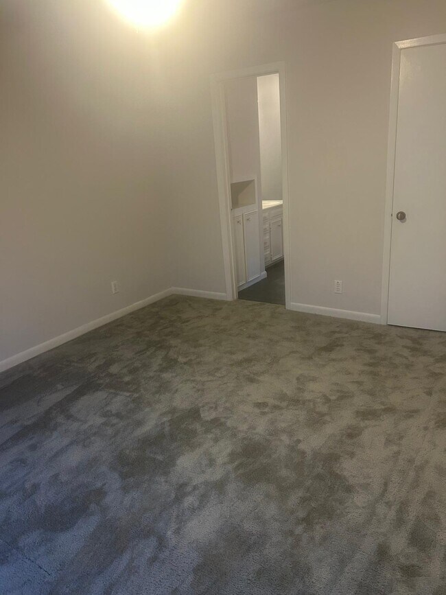 Foto del edificio - 916 Country Club Ln