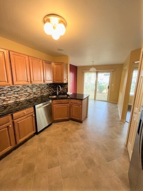 Building Photo - 1556 Brittania Way