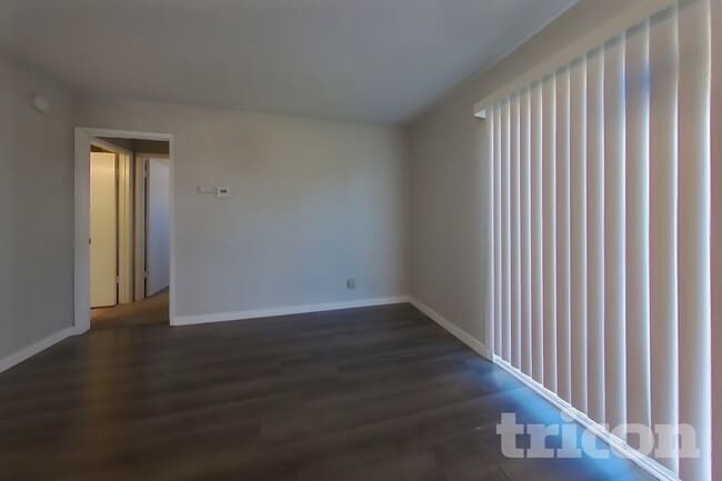 Building Photo - 1630 E Lake Ct