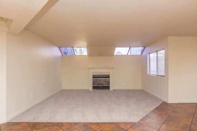 Building Photo - Highly Desirable 3 bedroom / 3 bath Cul-de...