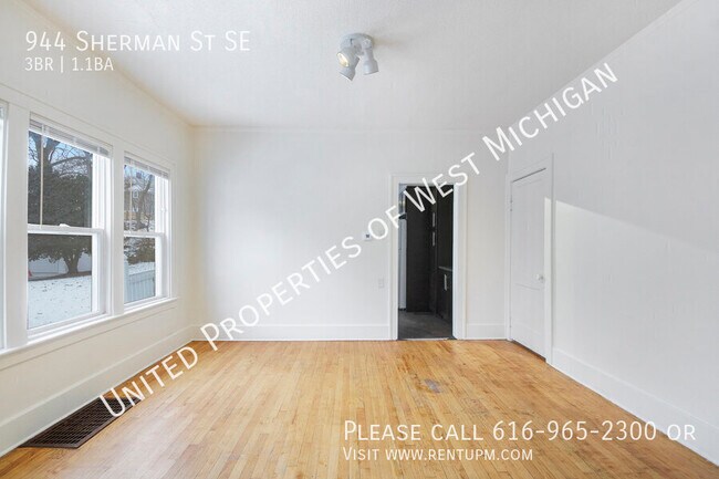 Building Photo - Available Now | 3 Bedroom 1.5 Bath Apartme...