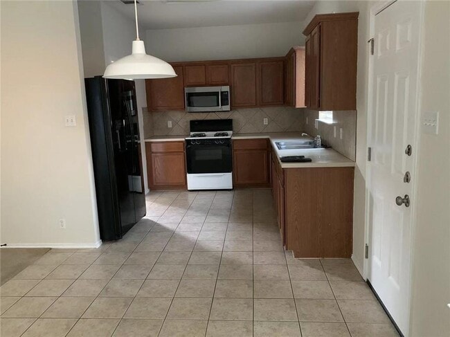 Building Photo - 14304 Sarah Ann Dr