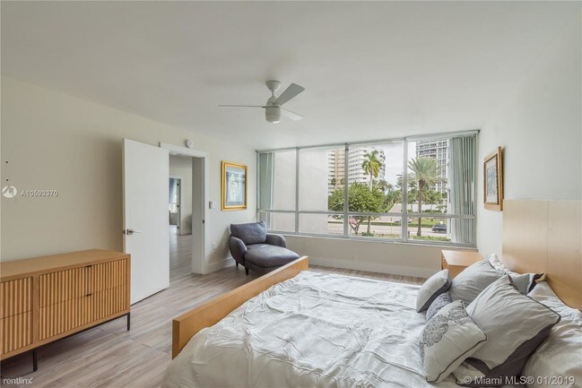 Building Photo - 10250 Collins Ave