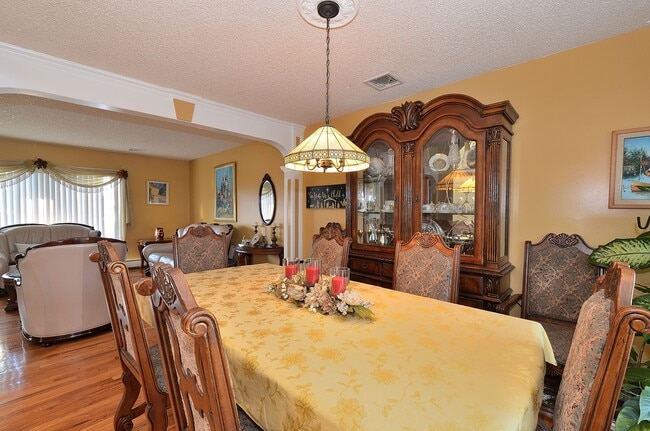 Foto del edificio - 1063 Mason Ct