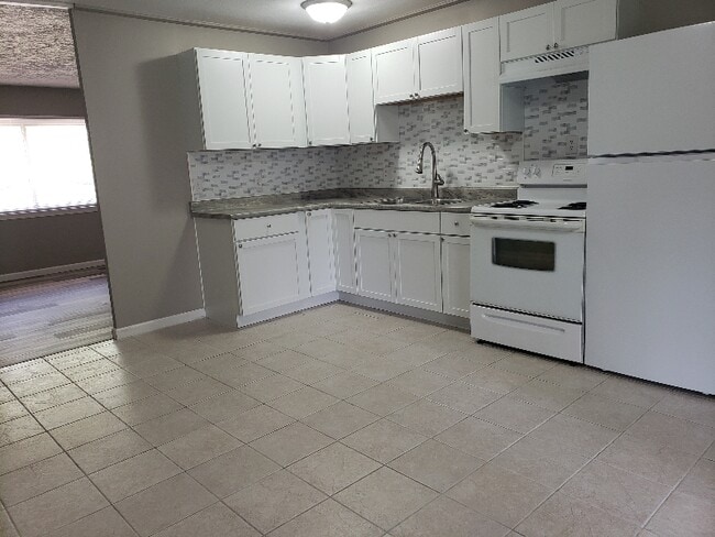 Building Photo - 6726 Baytree Dr