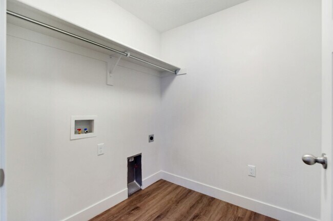 Foto del edificio - Redhawk Rentals